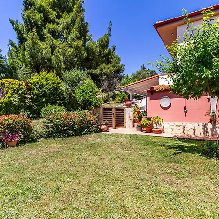 Kalendes Villa *